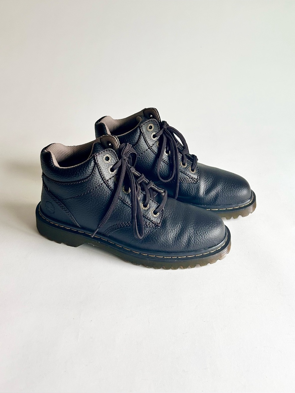 Men’s Dr. Martens Harrisfield Brown Chocolate Leather Lace Up Boots size 9